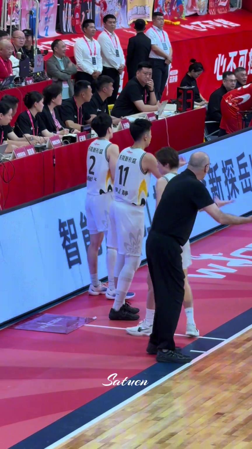 無奈的一家三口！絕望的教練，氣瘋了的皮總！