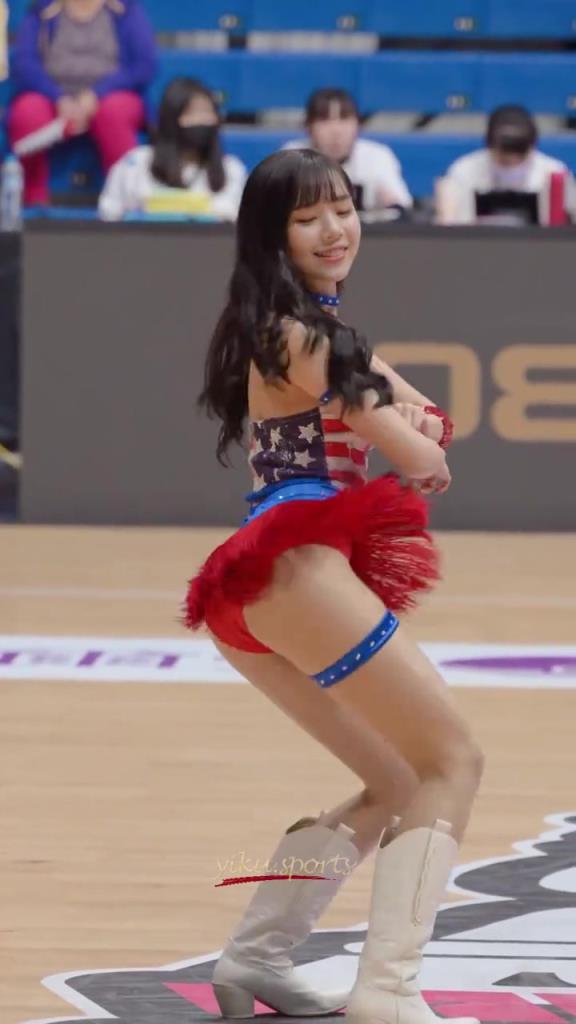 最好的啦啦隊(duì)小姐姐！自信，健康充滿活力！