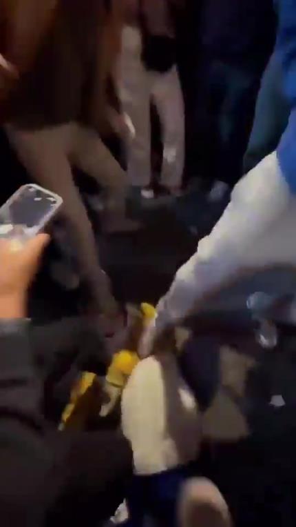 驚！尼克斯大勝步行者后，哈利伯頓遭主場球迷群毆